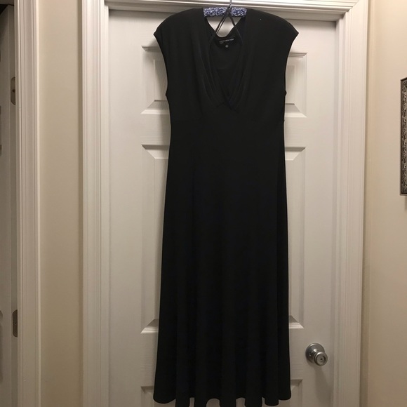 Jones New York Dresses & Skirts - Jones New York Black V-Neck Dress